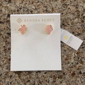 NWT Kendra Scott Rose Quartz and Gold stud earring